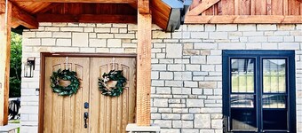 LUXURY COUPLES CABIN! Caveside Cabins