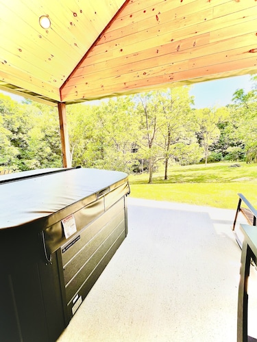 LUXURY COUPLES CABIN! Caveside Cabins