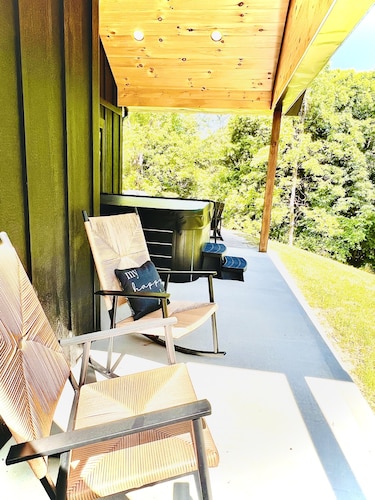 LUXURY COUPLES CABIN! Caveside Cabins