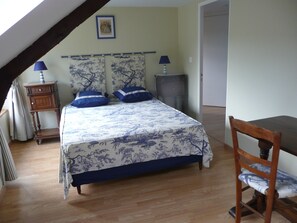 4 bedrooms, iron/ironing board, travel cot, free WiFi