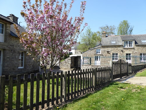Country house with indoor pool, near Rochefort en terre; 2 stars.