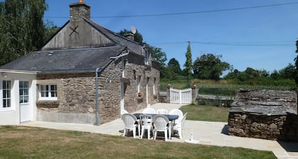 Country house with indoor pool, near Rochefort en terre; 2 stars.