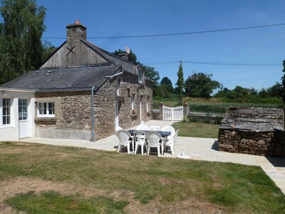 Country house with indoor pool, near Rochefort en terre; 2 stars.