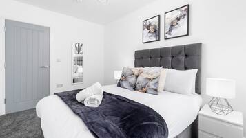 2 bedrooms, iron/ironing board, travel cot, free WiFi