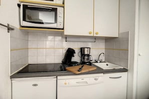 Frigorifero, lavastoviglie, macchina per tè/caffè, tostapane