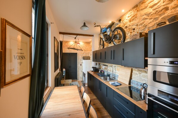 Fridge, microwave, oven, stovetop - Beautiful atypical hyper center loft (Nancy)