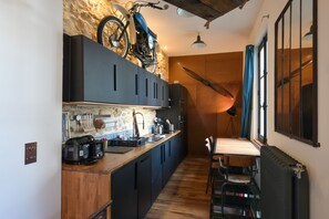 Fridge, microwave, oven, stovetop - Beautiful atypical hyper center loft (Nancy)