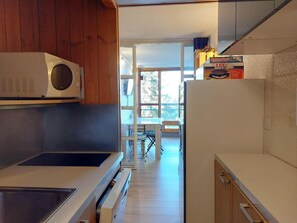 Microwave, dishwasher