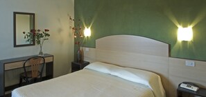 Desk, free WiFi, bed sheets - Hotel Cavaliere Nero (Pisa)