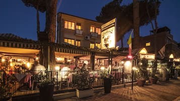 Se sirven cenas y cocina italiana