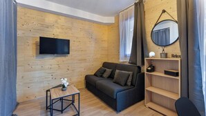 Living area - 200m from ski slopes, 1st floor, view resort, swimming pool, balcony, tv, ski locker, 24m² (Les Orres)