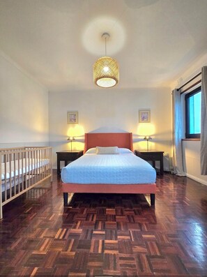 6 chambres, fer et planche à repasser, lit parapluie, Wi-Fi gratuit