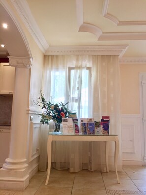 Interior - Panoramic portion of villa, swimming pool, hills, sea, free wifi (Marche)