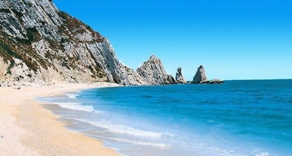 Panoramic villa, swimming pool, hills, sea, free wifi