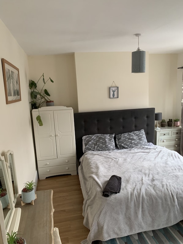 6 bedrooms, travel cot, free WiFi