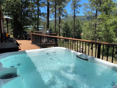 Private Peaceful Cabin - 3 Bd 2 Ba home - Private Deck, Jacuzzi, Pets Welcome!