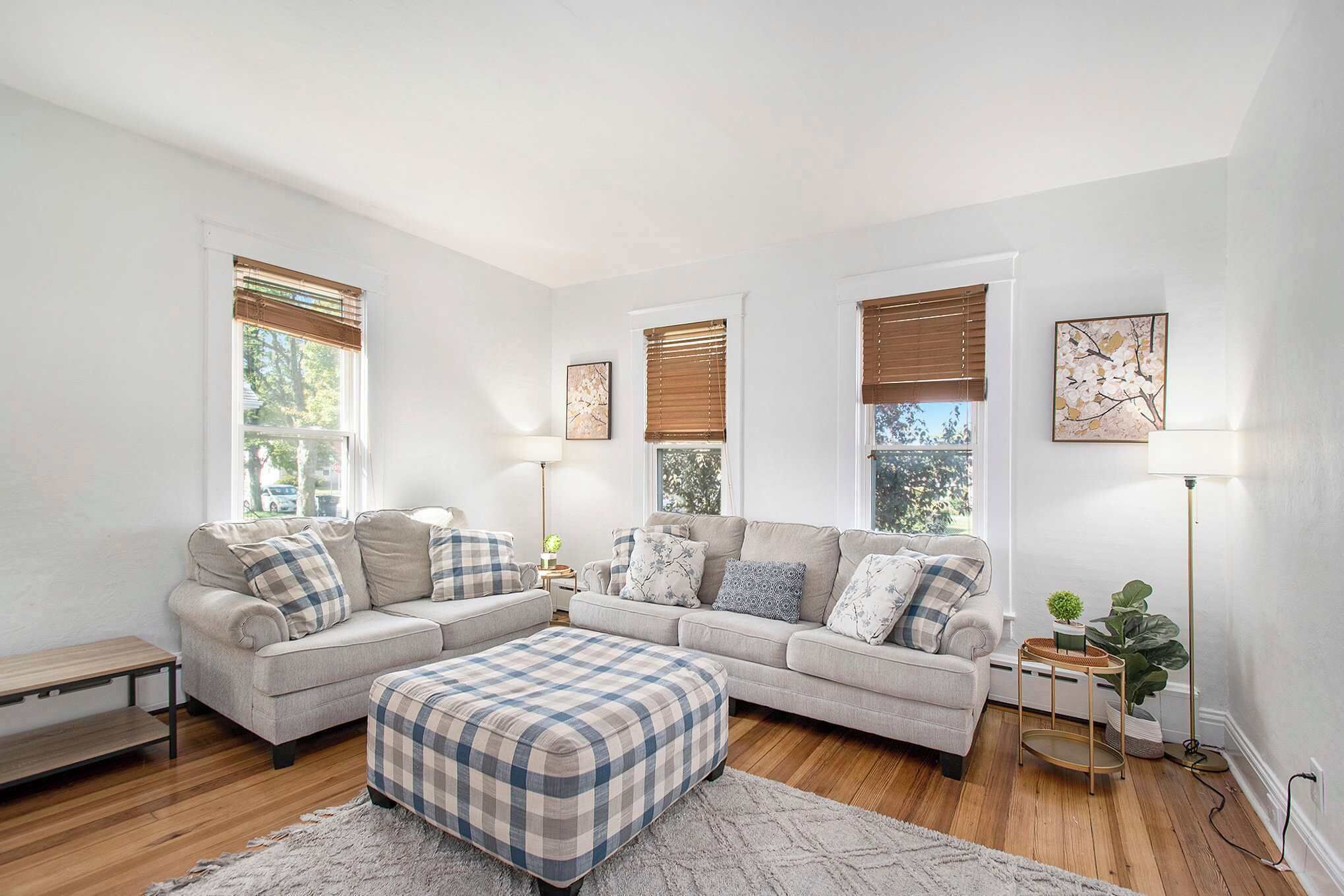 Fernseher, Videospiele, Bücher, Arbeitsbereiche