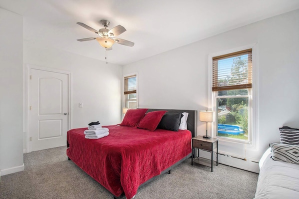 3 bedrooms, desk, iron/ironing board, WiFi