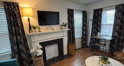 Lil' Heaven on Dakota: Charming Dog Friendly Home