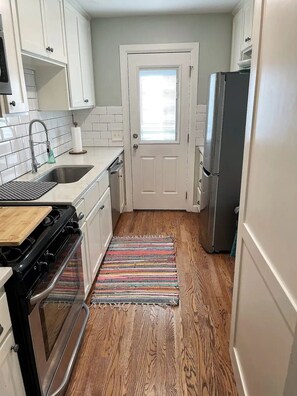 Cookware/dishes/utensils, dining tables - Lil' Heaven on Dakota: Charming Dog Friendly Home (Norman)