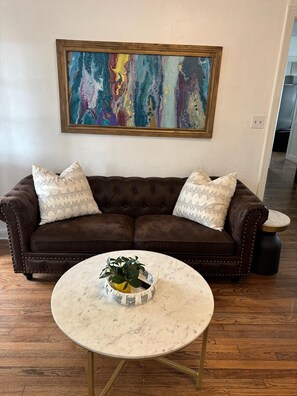 TV, Hulu, streaming services - Lil' Heaven on Dakota: Charming Dog Friendly Home (Norman)