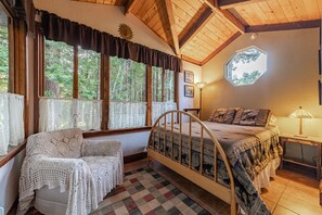 4 bedrooms, WiFi, bed sheets