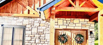 LUXURY COUPLES CABIN! Caveside Cabins