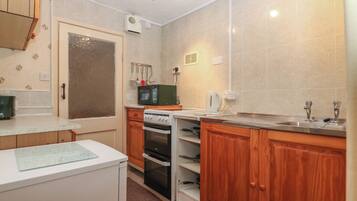 Cookware/dishes/utensils