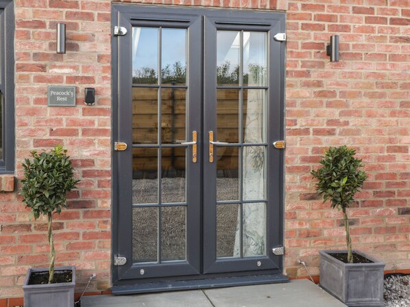 Exterior - Peacocks Rest (York)