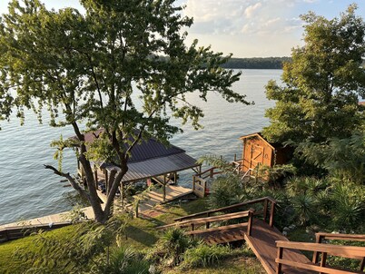 Stunning Lakefront 3 Bedroom with Dock and Deep Water!