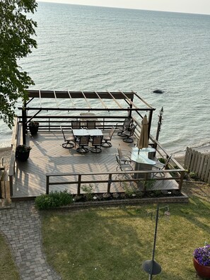 Outdoor dining - Lakefront 9 bedroom house sleeps 21+ (Port senilac)
