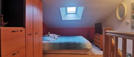 1 bedroom, iron/ironing board, free WiFi, bed sheets