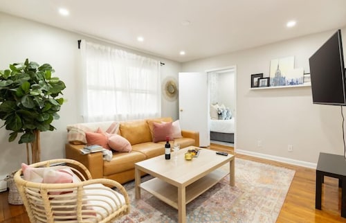 Bright&Comfy 2bed/1ba in quiet White Plains duplex