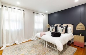 2 habitaciones, tabla de planchar con plancha, cuna de viaje y wifi 