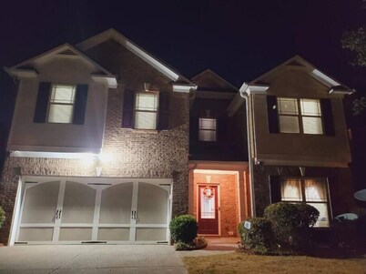 Cozy 4 Bedroom Home in Lawrenceville