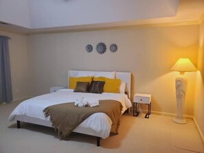 4 bedrooms, iron/ironing board, WiFi, bed sheets