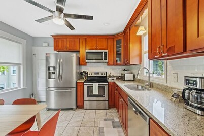 Cozy house close to Brandeis, Bentley, Moody St