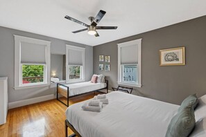 4 chambres, fer et planche à repasser, Wi-Fi, draps fournis
