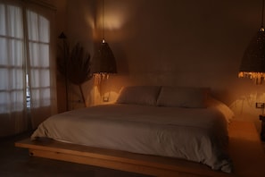 Design Suite, 1 King Bed, Pool Access | Memory foam beds, individually decorated, individually furnished - Casa Bo (La Paz)