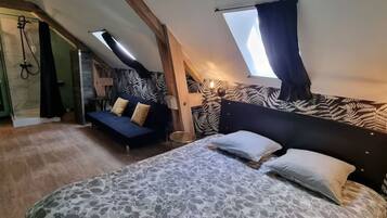 10 bedrooms, desk, iron/ironing board, free WiFi