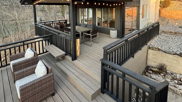 A modern house with a deck, outdoor seating, and large windows. - *New 3BR/2BA* ~ 200 ft Lake Frontage ~ Lakehaven (Hot Springs)