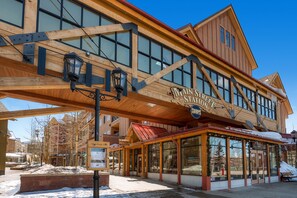 Exterior - Free SkyCard Activities - Spacious Home, Hot Tub, Perfect For Large Families (Breckenridge)