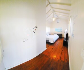 1 habitación, tabla de planchar con plancha, wifi gratis y ropa de cama 