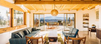 The Mallow House Secluded Mid-Century Ranch with Desert Views near Joshua Tree 