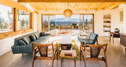 The Mallow House Secluded Mid-Century Ranch with Desert Views near Joshua Tree