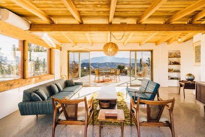 The Mallow House Secluded Mid-Century Ranch with Desert Views near Joshua Tree