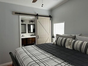 3 bedrooms, desk, iron/ironing board, travel cot - Country Charmer on 2.5 Acres (Cedar City)