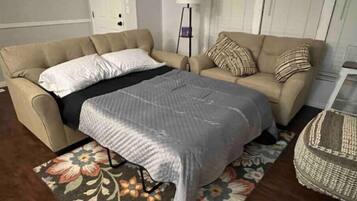 3 bedrooms, desk, iron/ironing board, travel crib