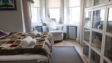 Deluxe Apartment | 2 bedrooms, iron/ironing board, cribs/infant beds, free WiFi
