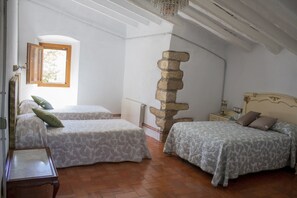 3 bedrooms, desk, iron/ironing board, travel crib